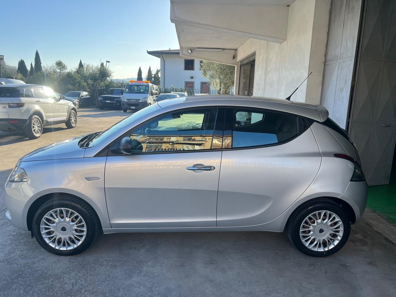 Lancia Ypsilon 1.2 69 CV 5 porte Silver