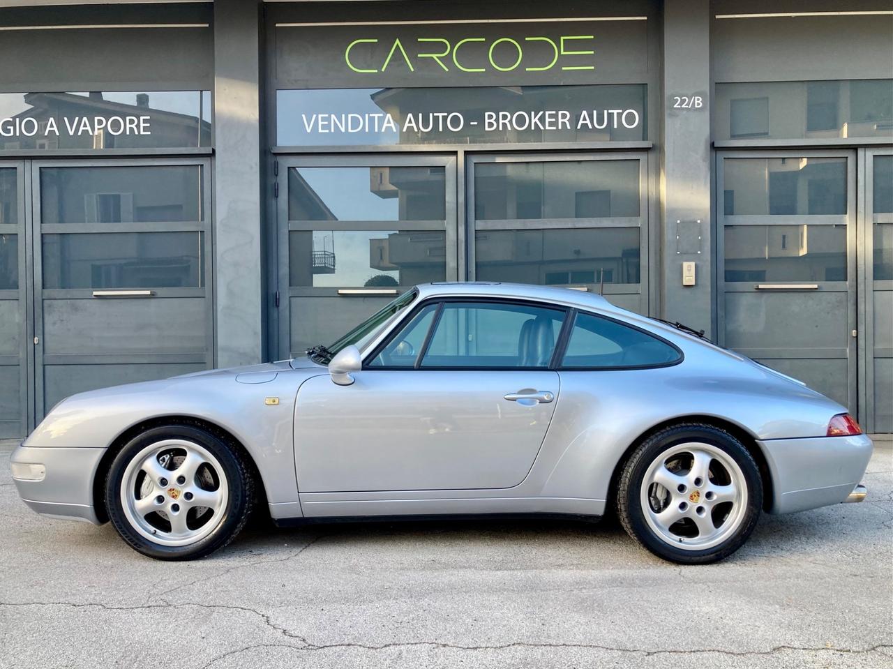 Porsche 911 Carrera 4 - 993