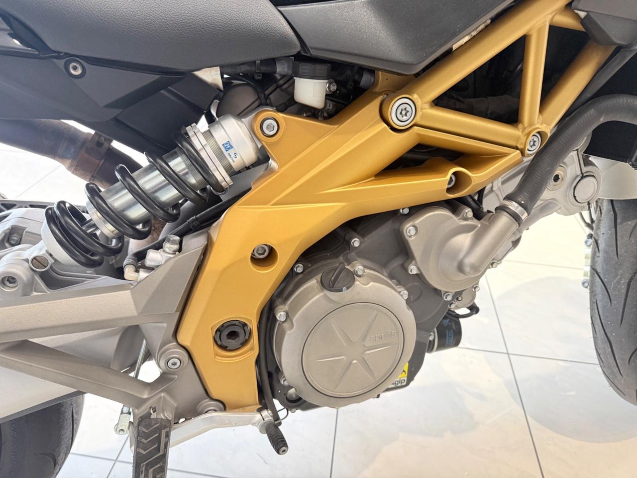 Aprilia SL Shiver 750 PARI AL NUOVO SCARICO LEOVINCE