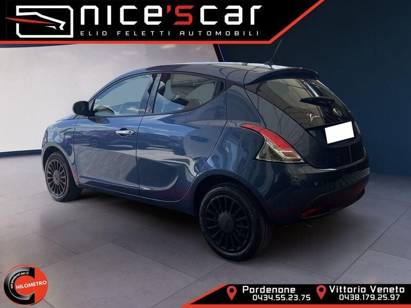 Lancia Ypsilon Ypsilon 1.0 FireFly 5 porte S&S Hybrid Ecochic Silver
