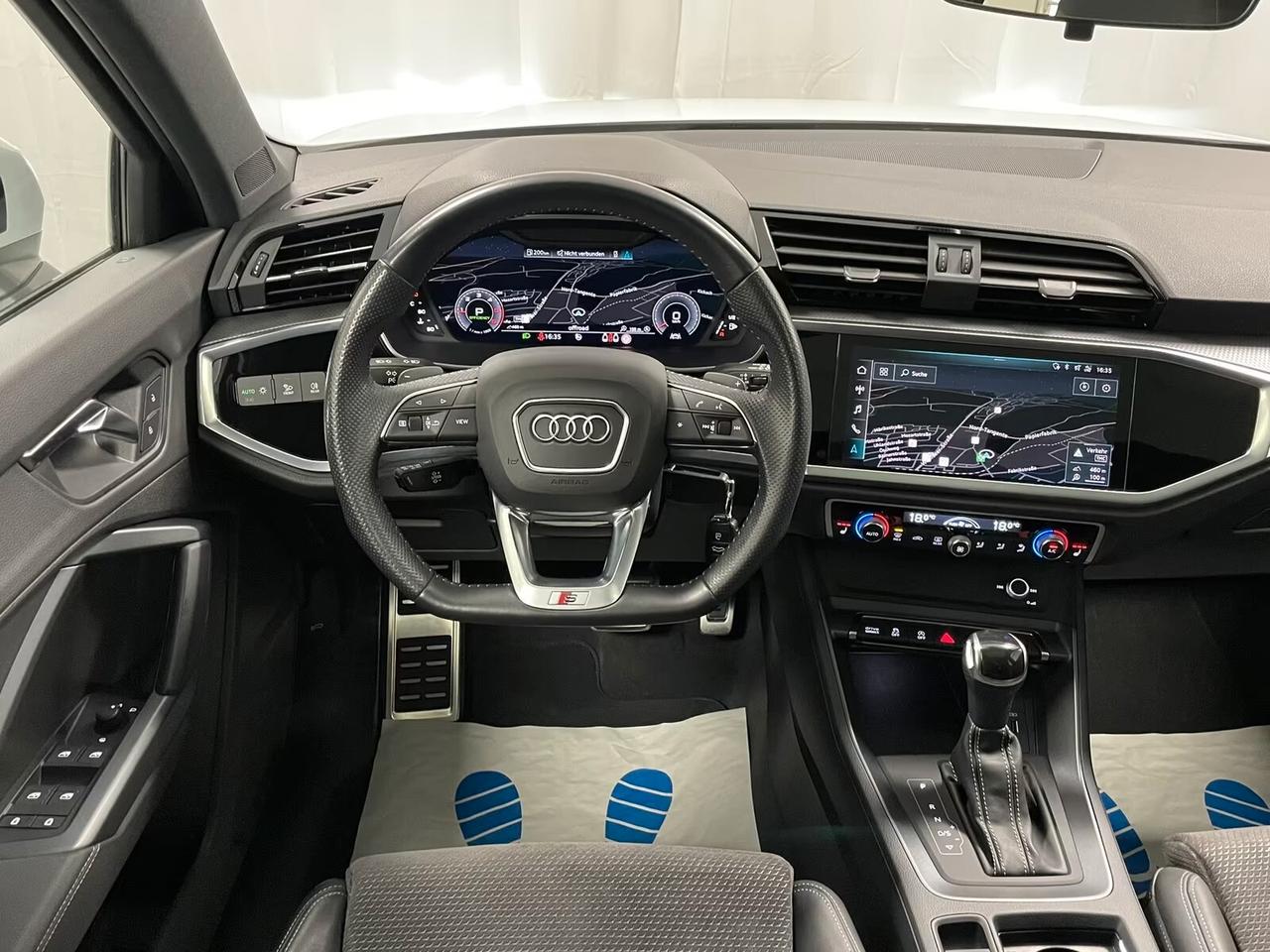 Audi Q3 SPB 40 TDI Q4 S-LINE PANO MATRIX