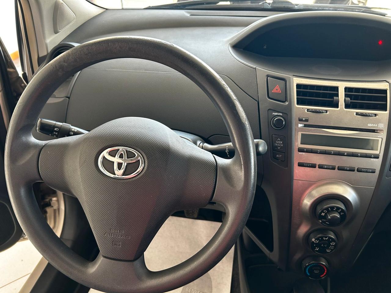 Toyota Yaris 1.0B X NEOPATENTATI 2010