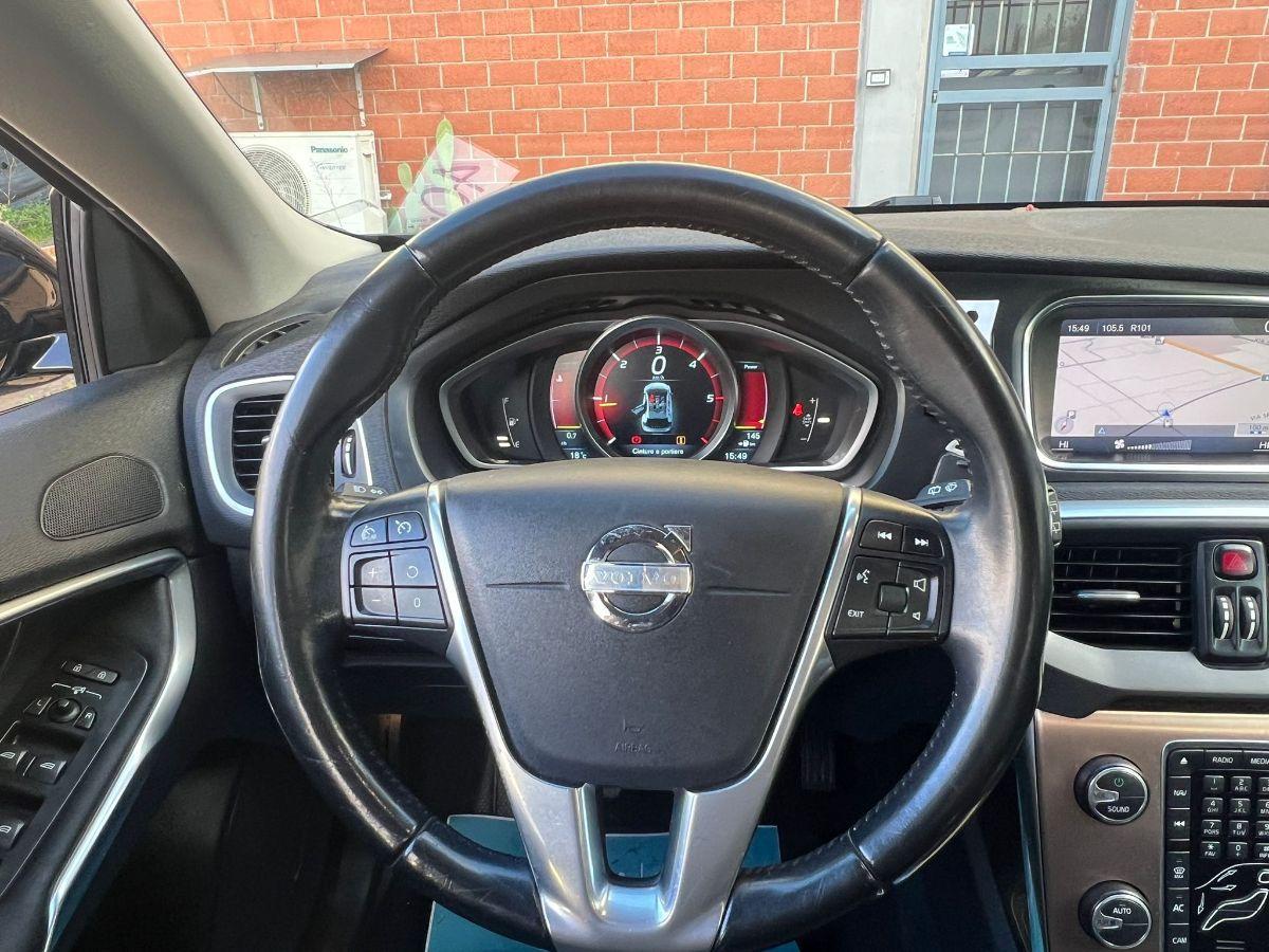 VOLVO - V40 Cross Country 1.6 d2 Momentum