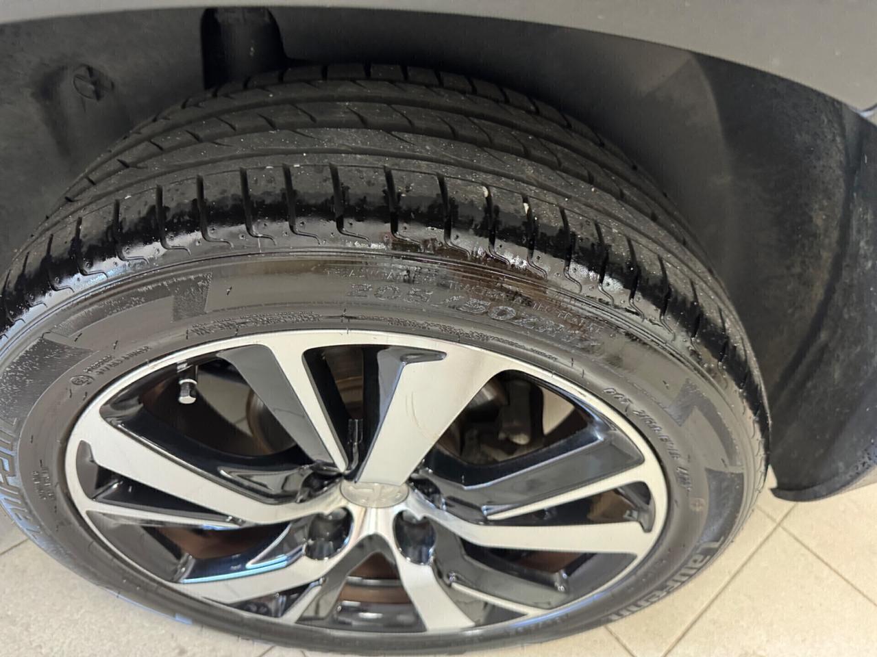 Peugeot 2008 1.6 HDI 100 CV Allure