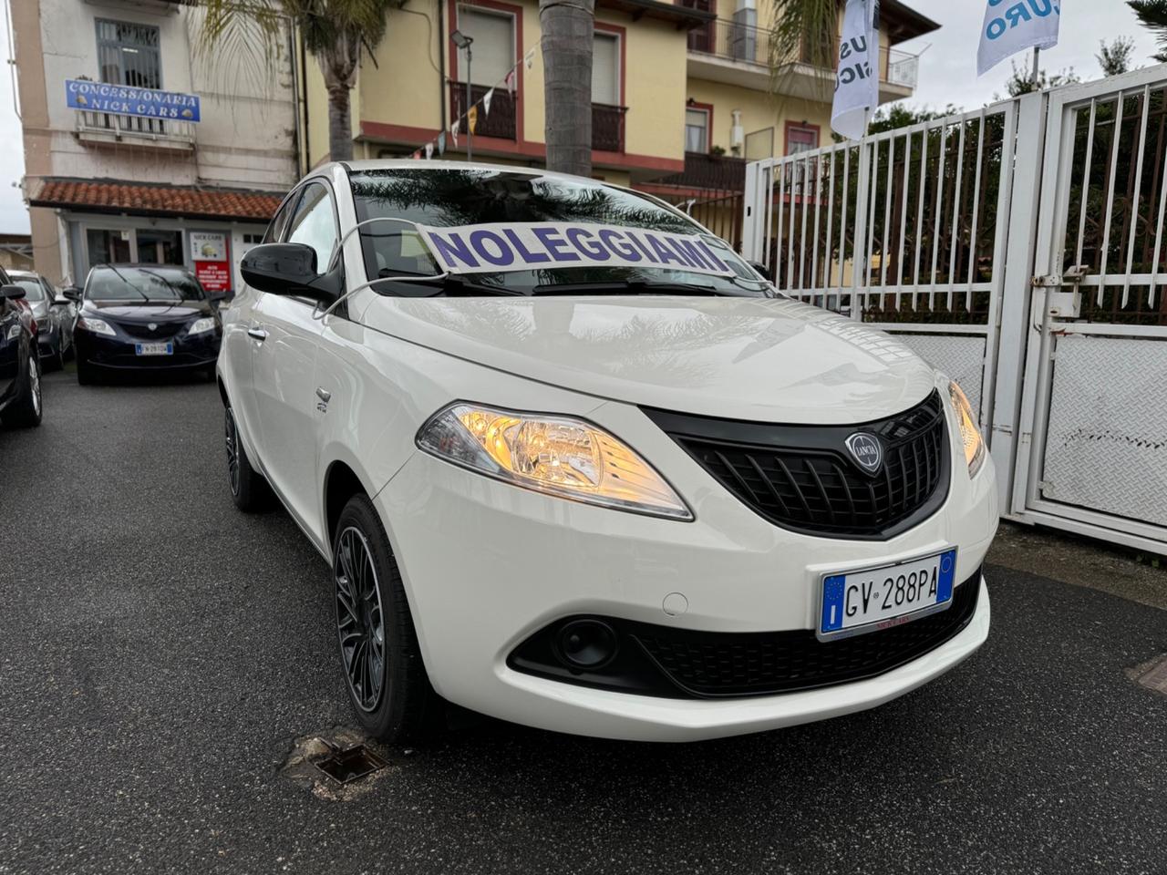 Lancia Ypsilon Hybrid e-DCT Edizione Cassina