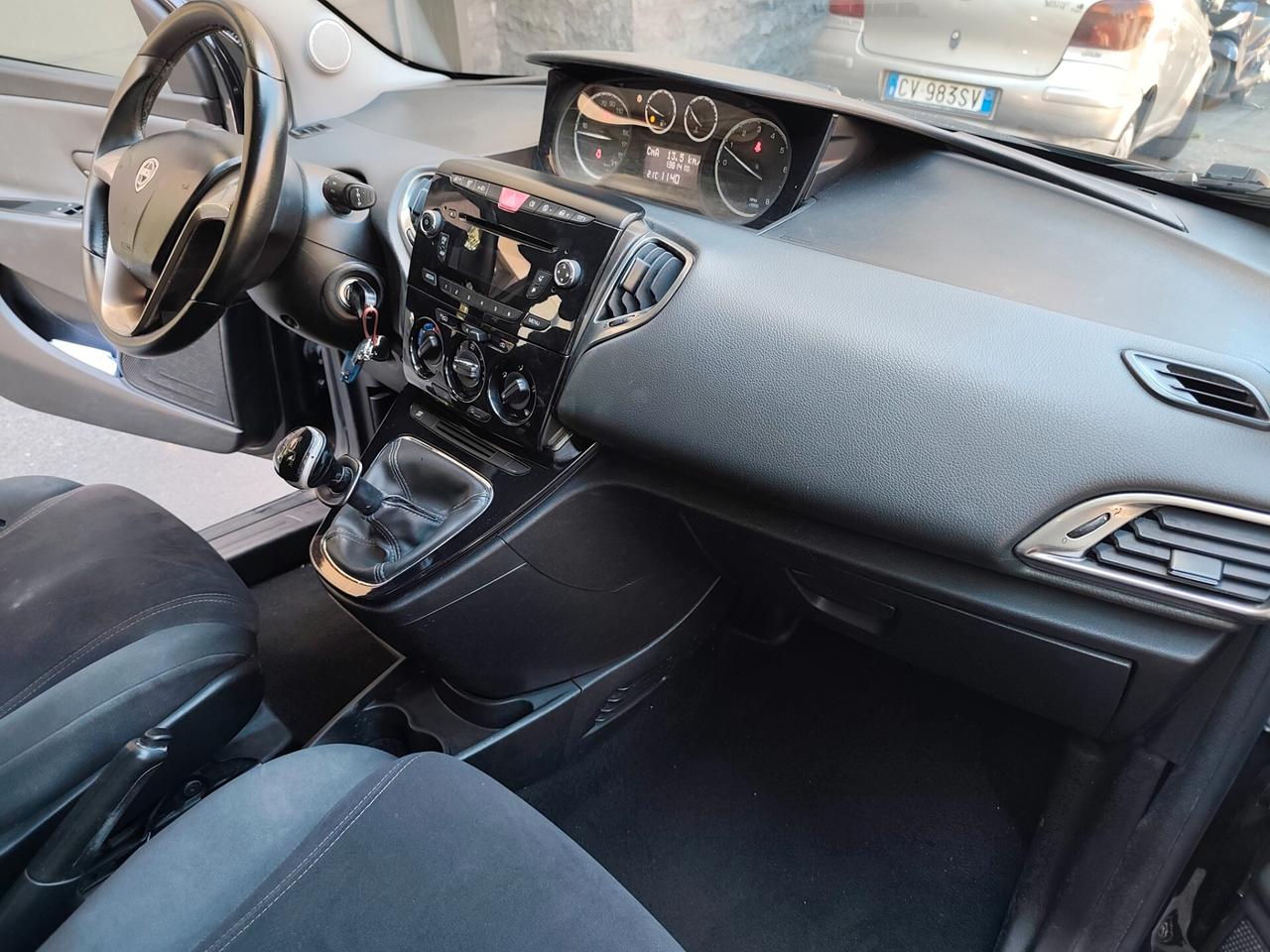 Lancia Ypsilon 1.2 69 CV 2014