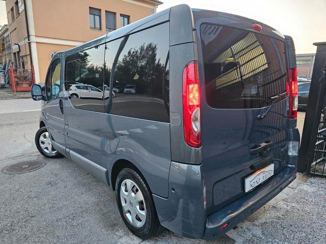 Renault Trafic 2.5 dCi 145cv Passenger Black Edition*7Posti*
