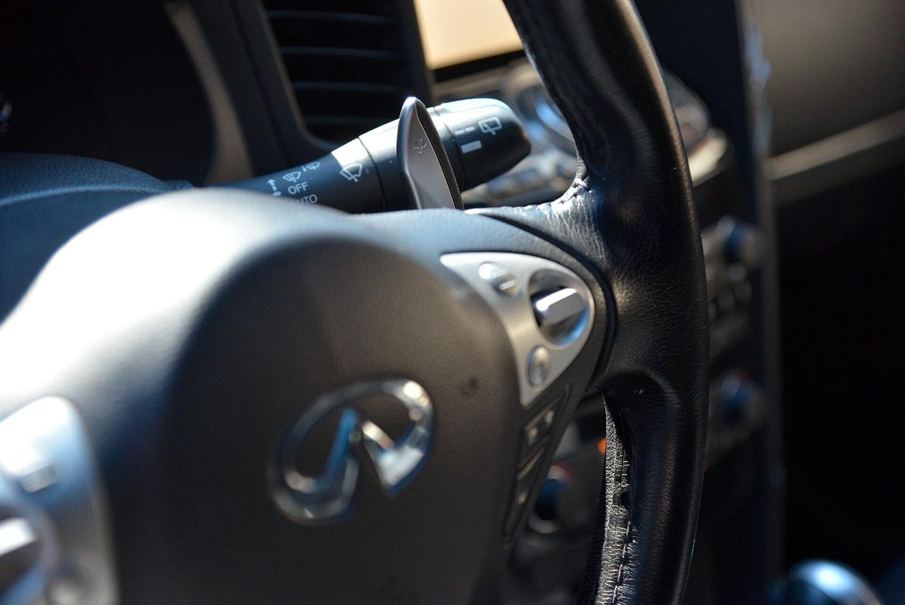 Infiniti QX70 3.0 diesel V6 AT S