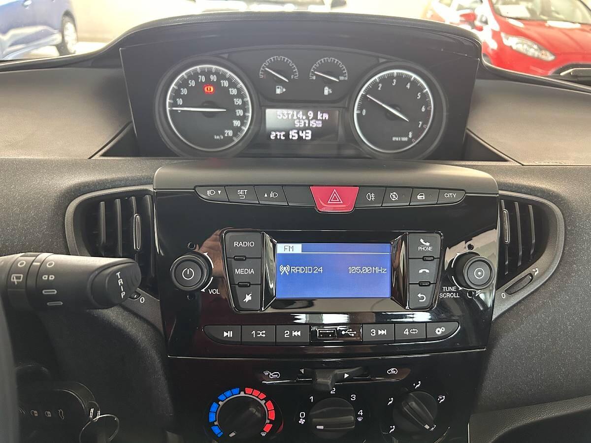 Lancia Ypsilon 1.0 FireFly 5 porte S&S Hybrid Ecochic Silver