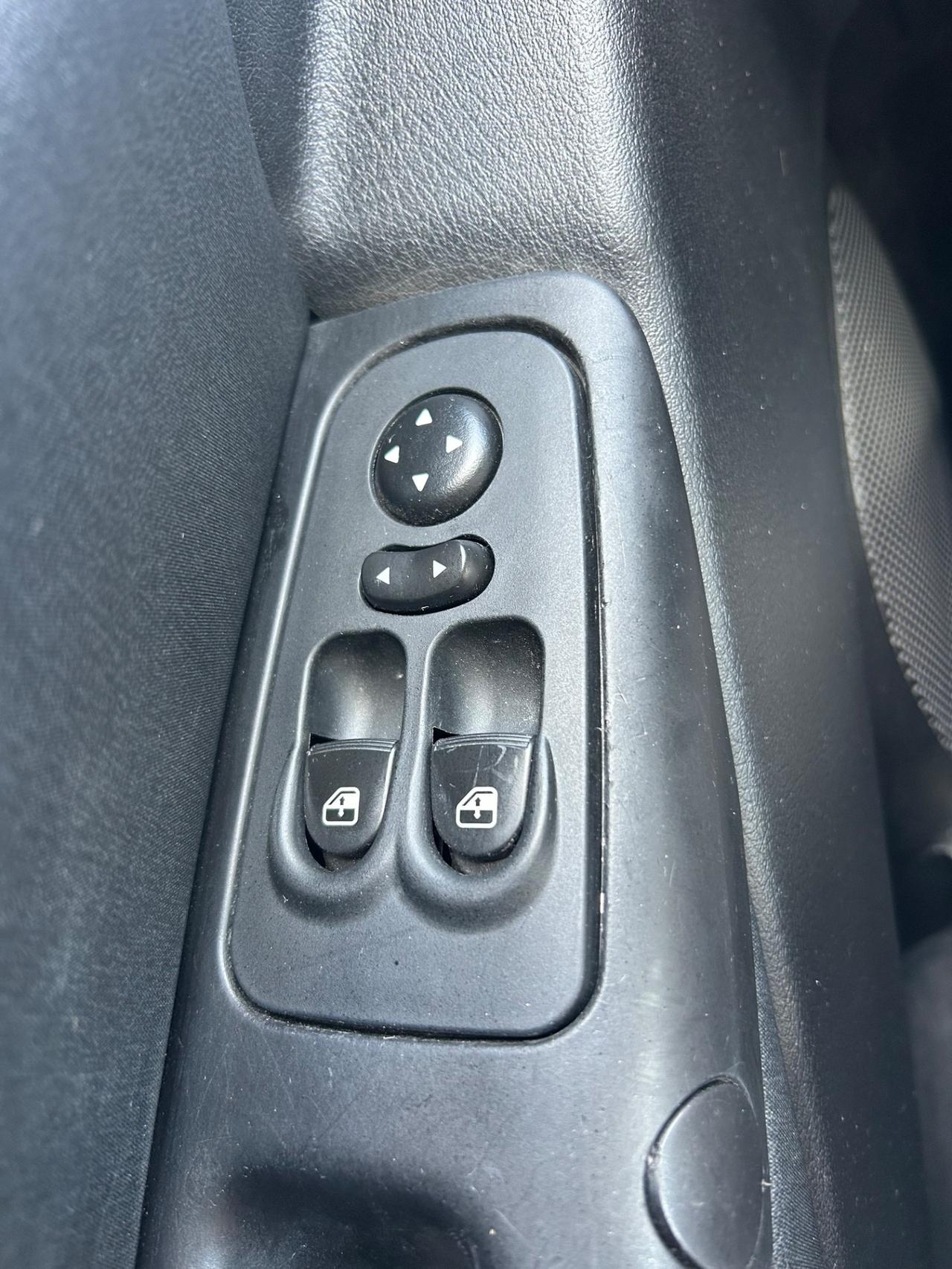 Lancia Ypsilon 1.2 69 CV Unyca