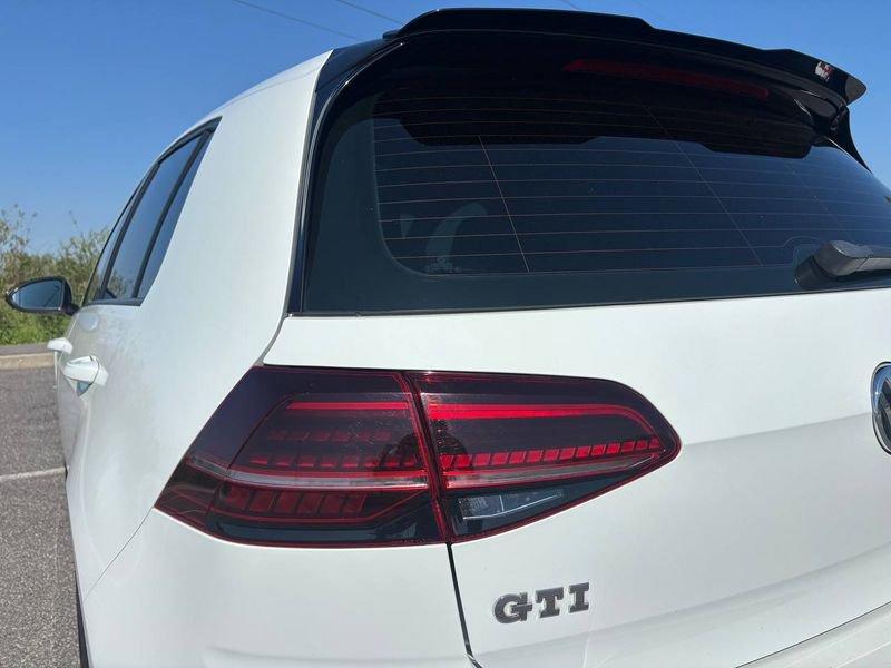 Volkswagen Golf 2.0 TSI 220cv