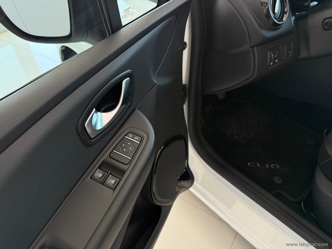 RENAULT Clio dCi 8V 75CV 5p. Moschino Zen