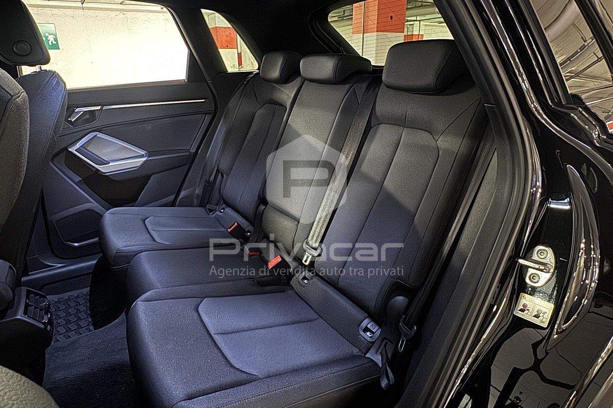 AUDI Q3 35 TDI S tronic Identity Black