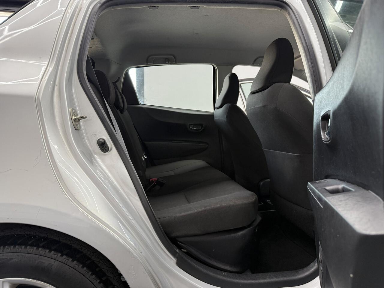 Toyota Yaris HYBRID LOUNGE