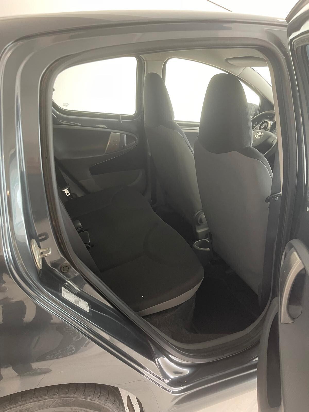 Toyota Aygo 1.0 12V VVT-i 5 porte Lounge Connect