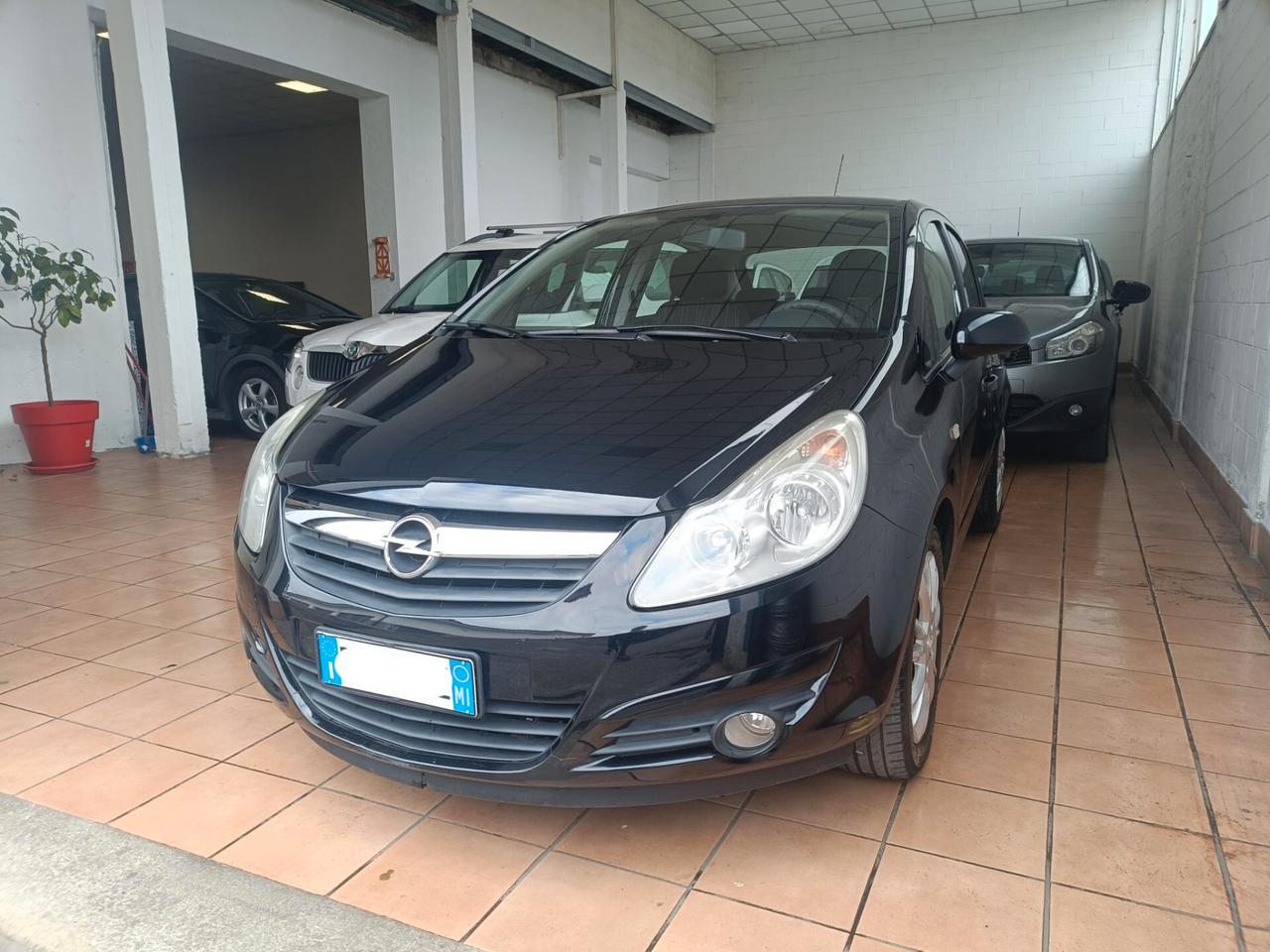 Opel Corsa 5p 1.2 BZ/GPL Cosmo, adatta anche a neop.