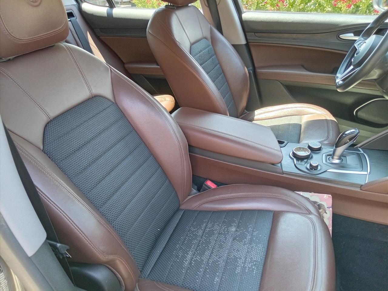 Alfa Romeo Stelvio 2.2JTDM 210 CV AT8 Q4 Executive FULL PELLE NAVI XENON