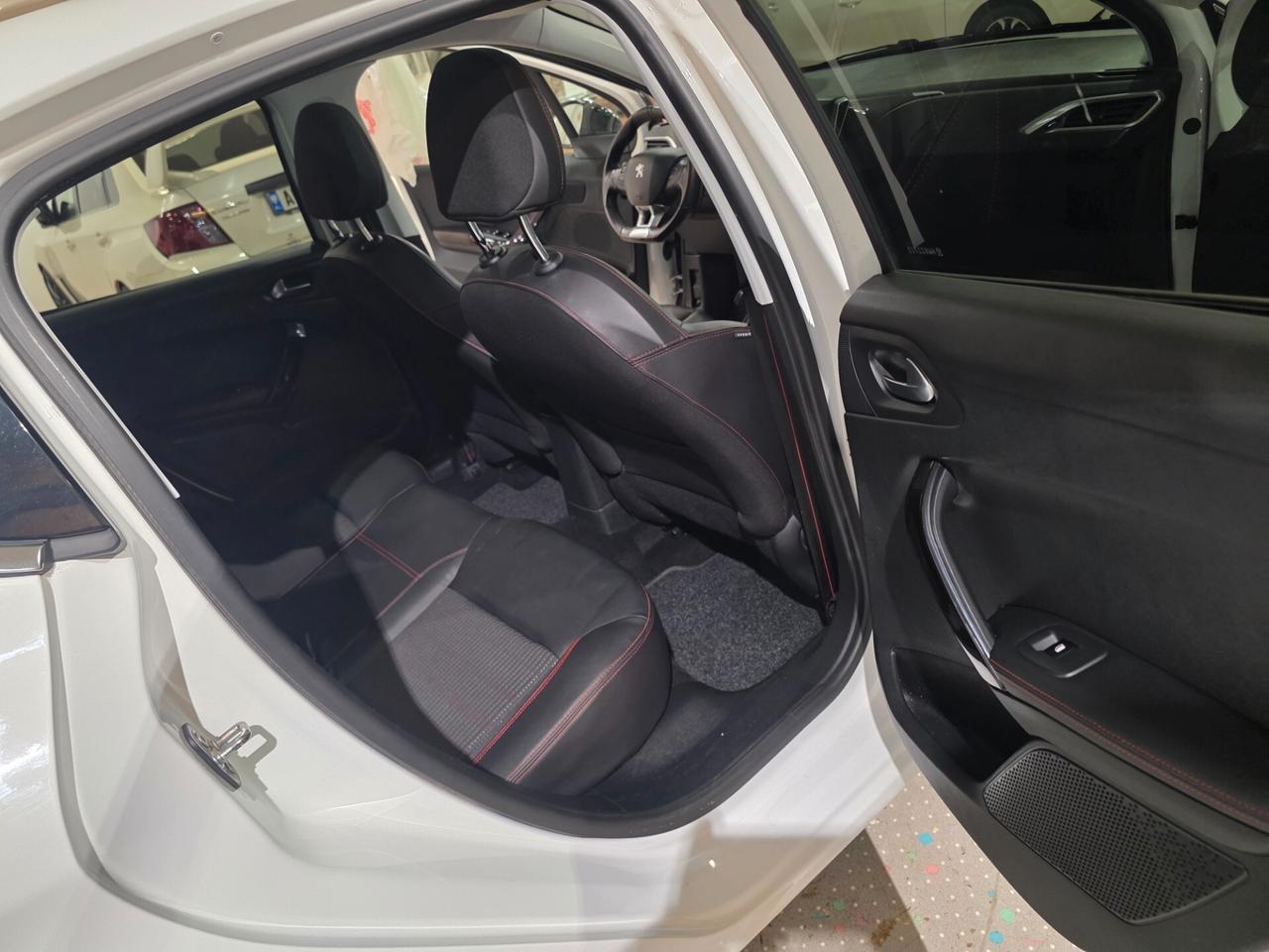 Peugeot 208 BlueHDi 100 5 porte GT Line