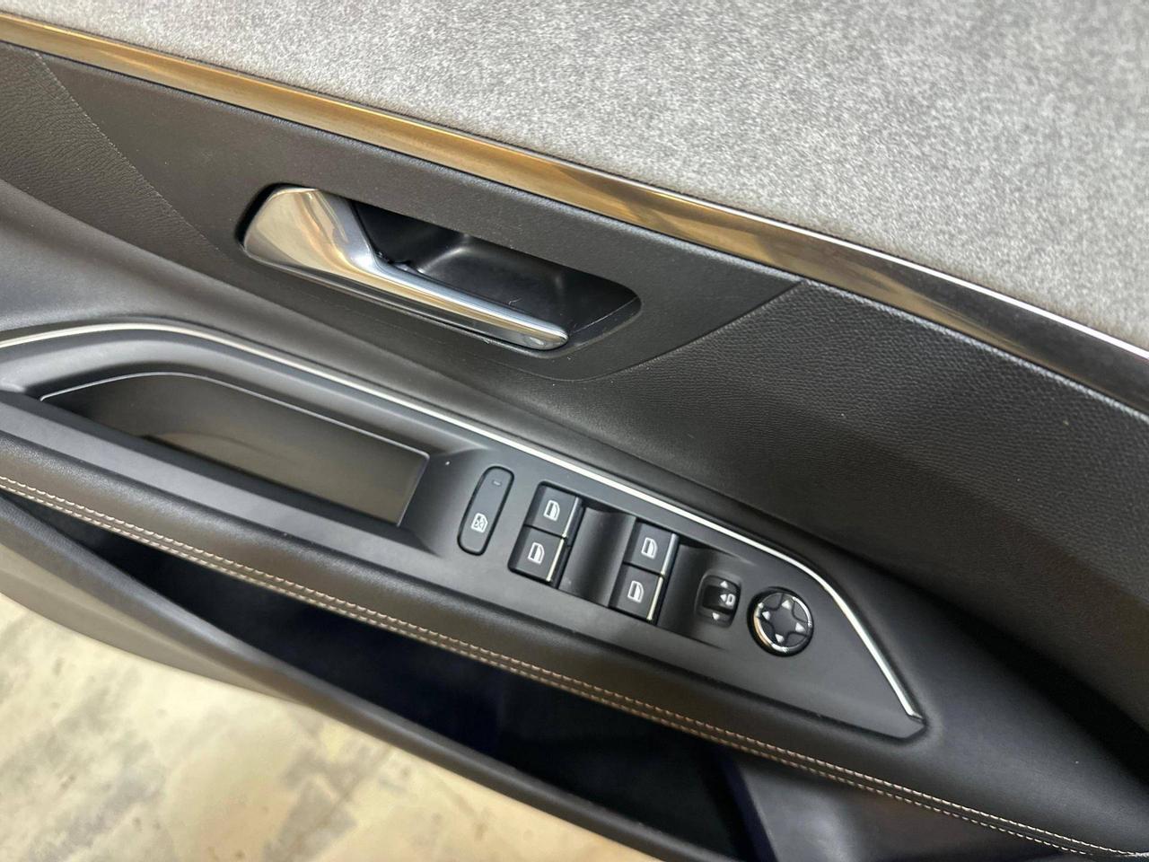 Peugeot 3008 1.5 bluehdi GT Pack 130cv