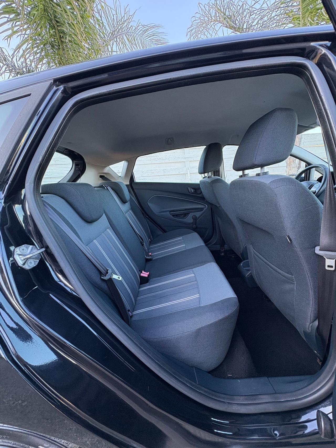 Ford Fiesta 1.2 benzina 5p. Tagliando e distribuzione eseguiti