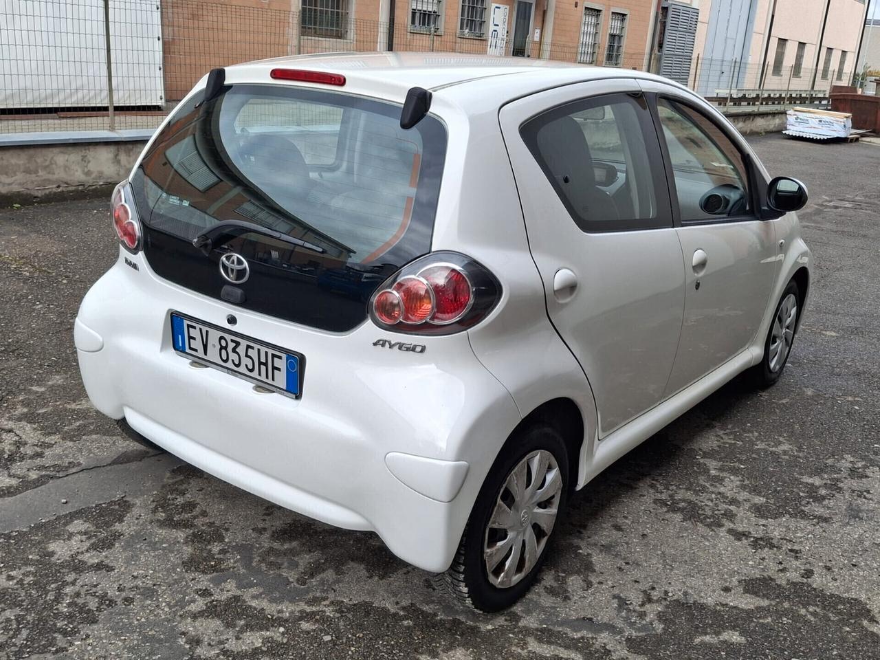 Toyota Aygo 1.0 12V VVT-i 5 porte Cool Soda Connect