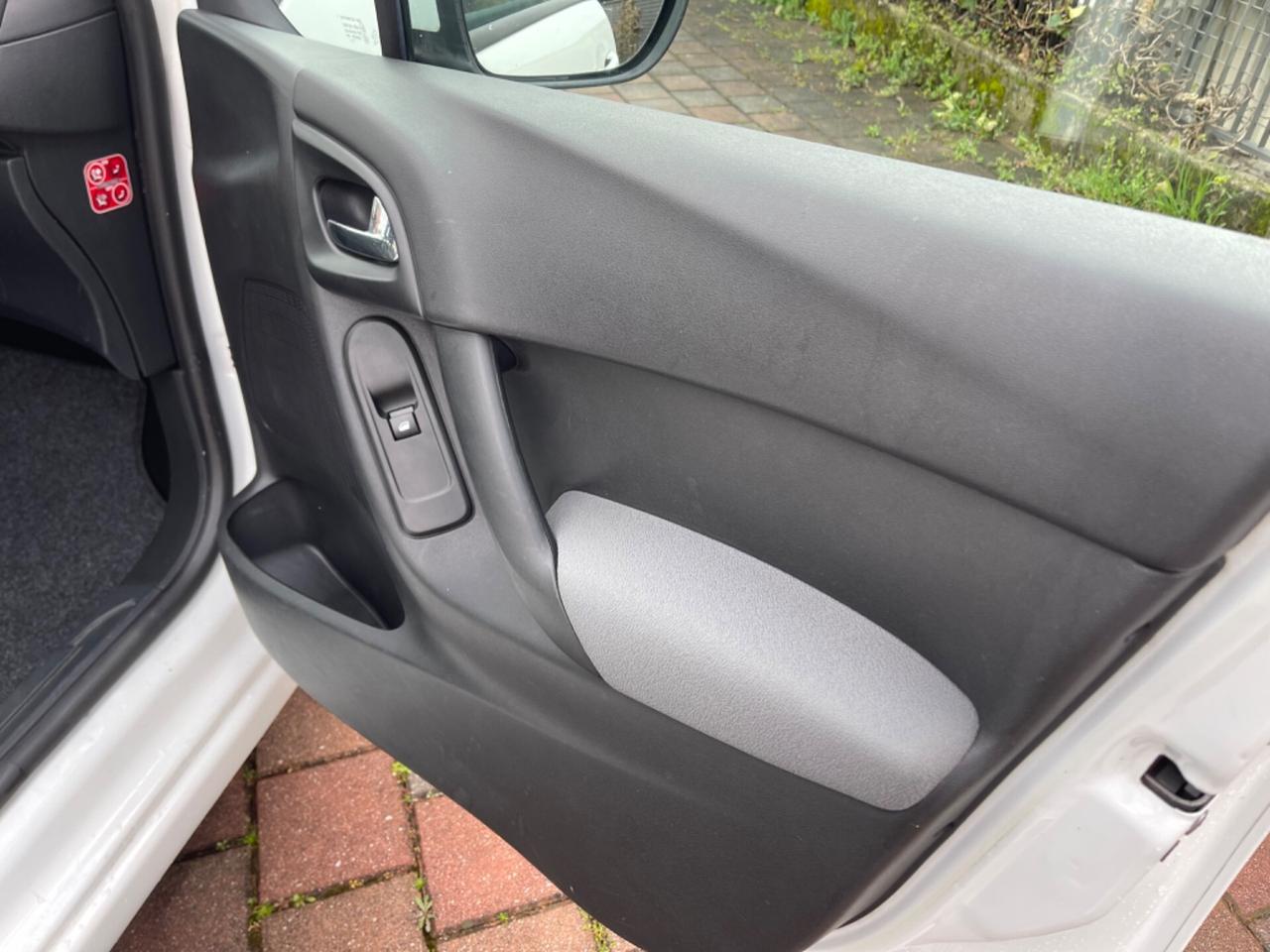 Citroen C3 1.1 Exclusive a no 2011 127.000 km