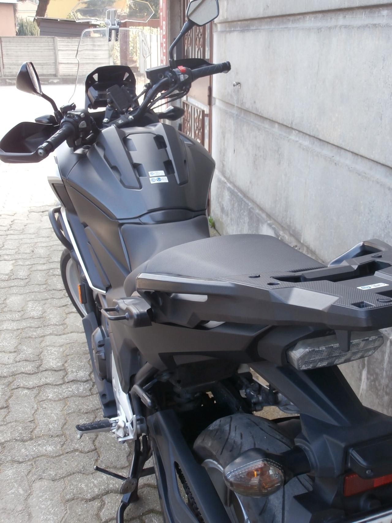 Honda NC 750 X DTC ABS Travel Edition del 2018 trapasso, tagliando e garanzia inclusi