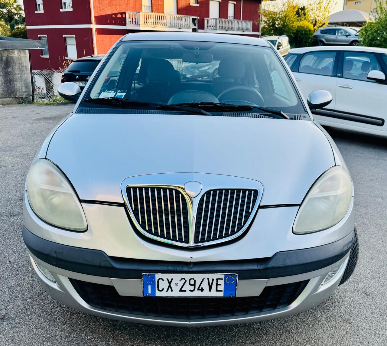 Lancia Ypsilon 1.2 16V Oro