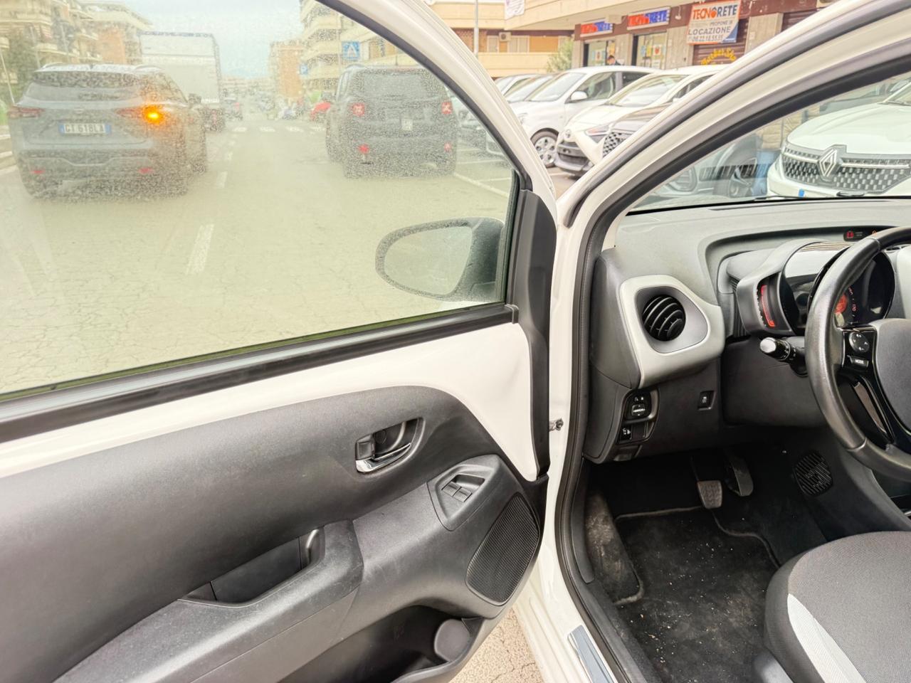 Toyota Aygo 1.0 VVT-i 72 CV 5 porte x-play LED NAVI KAMERA PDC BLUETOOTH CERCHI 16 CAR PLAY