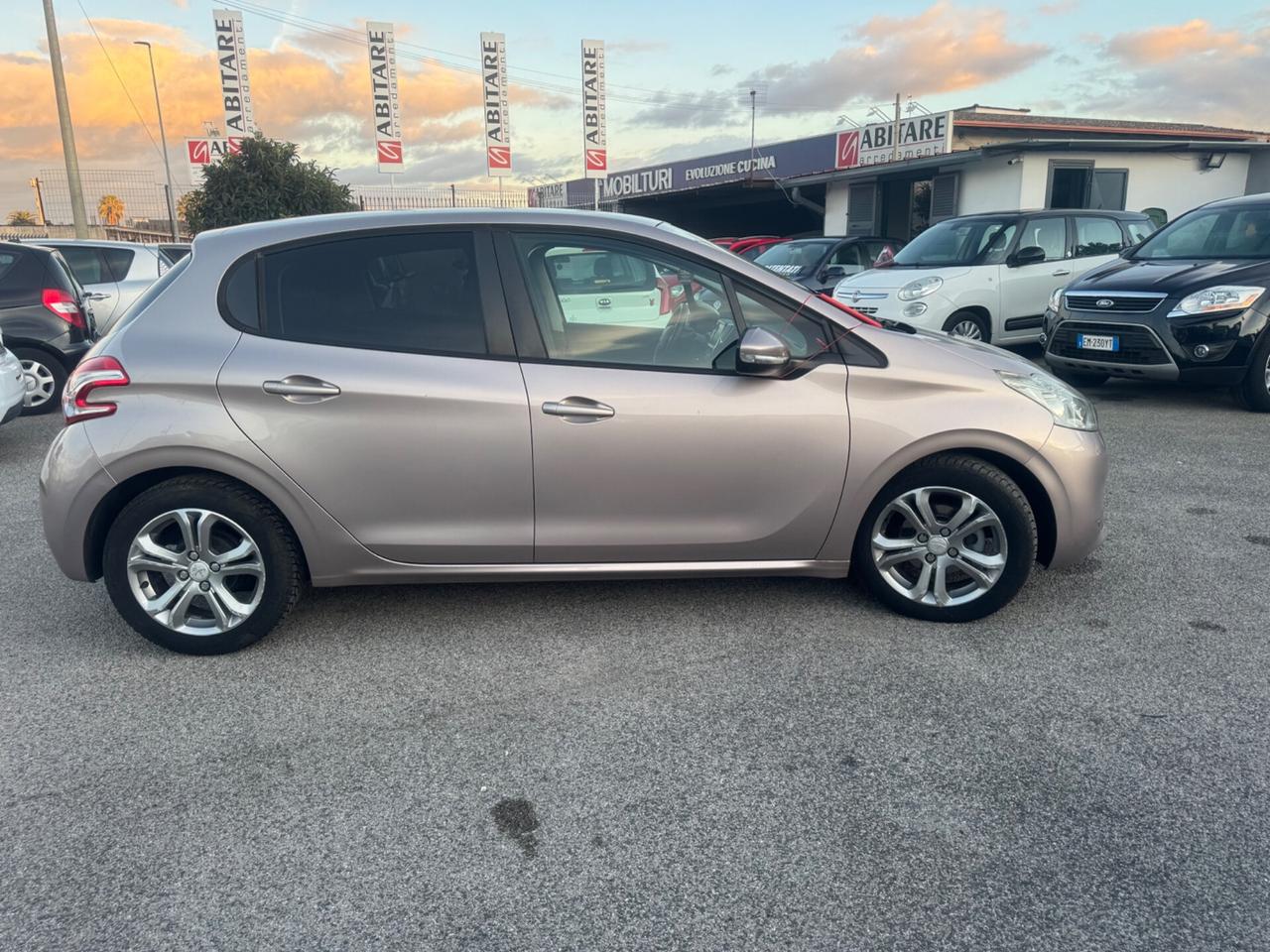 Peugeot 208 1.4 HDi 68 CV 5 porte Allure