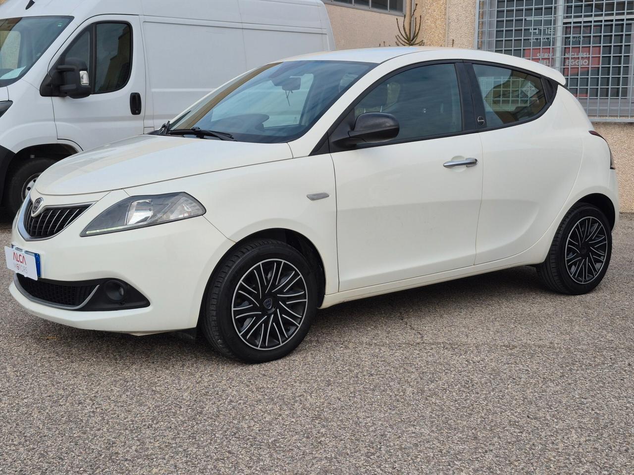 Lancia Ypsilon 1.0 FireFly 5 porte S&S Hybrid Ecochic Gold