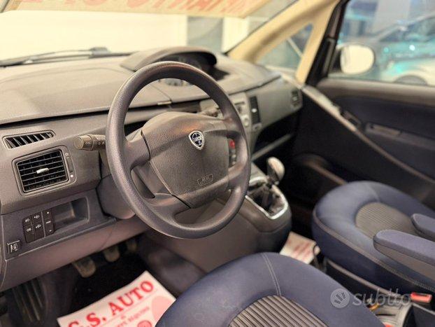 Lancia Musa Ecochic GPL 2011
