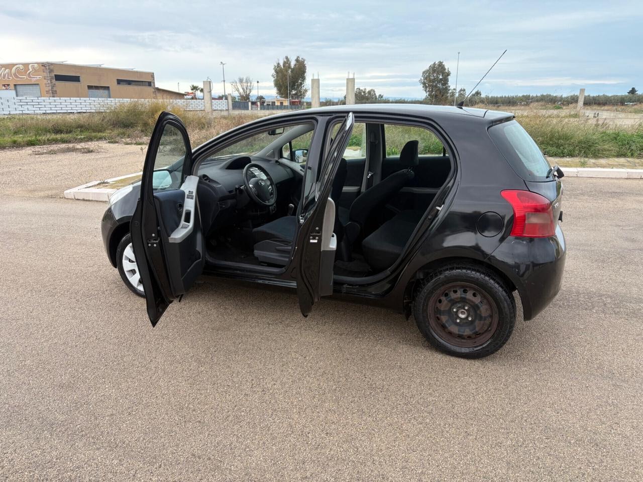 Toyota Yaris 1.0 5 porte