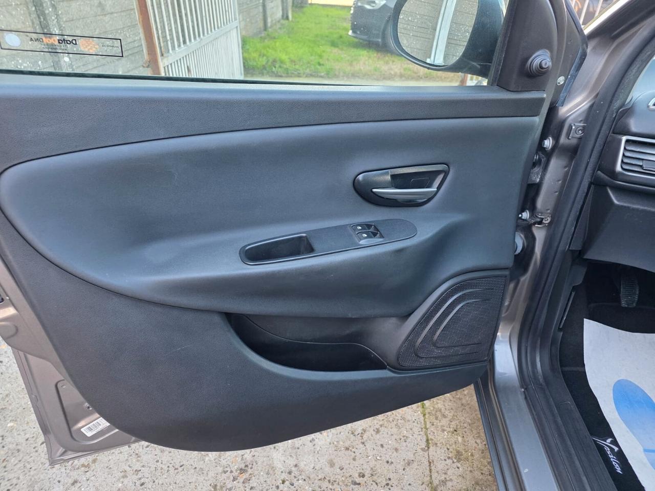 Lancia Ypsilon 1.2 69 CV 5 porte Elle