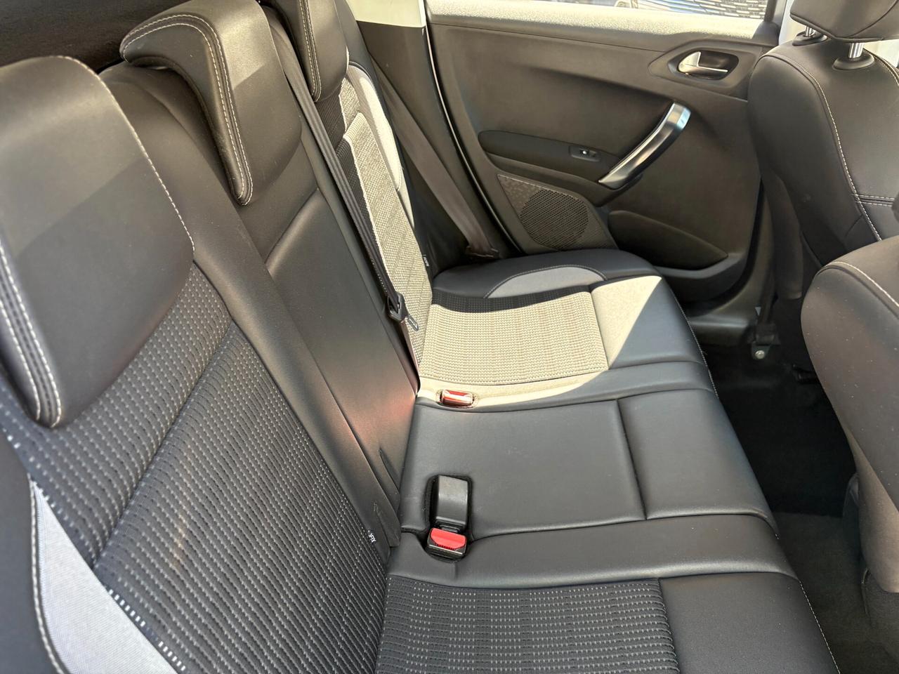 Peugeot 2008 1.6 e-HDi 92 CV Stop&Start Allure