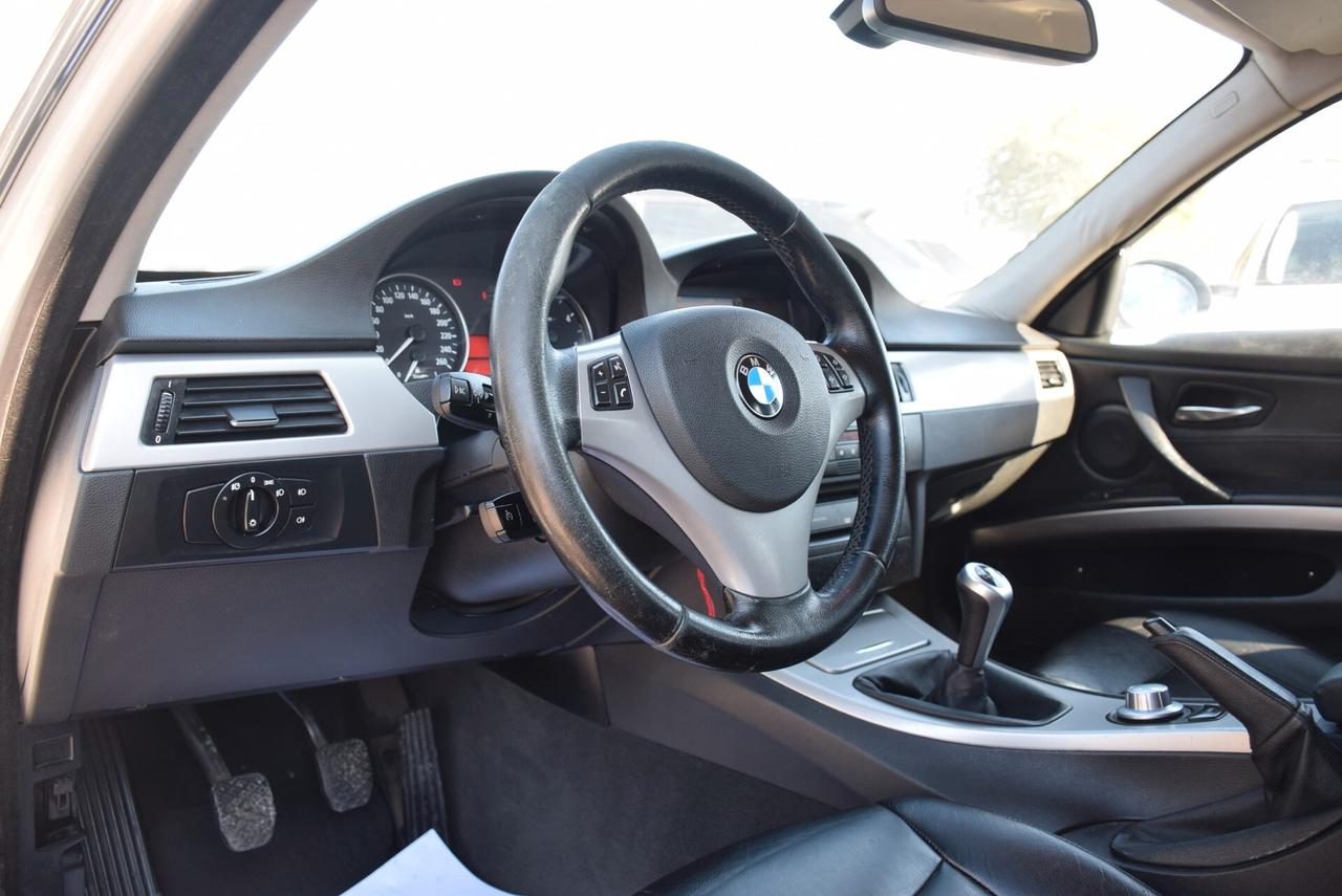 Bmw 330 330d Touring Futura navi pelle cruise sensori bt