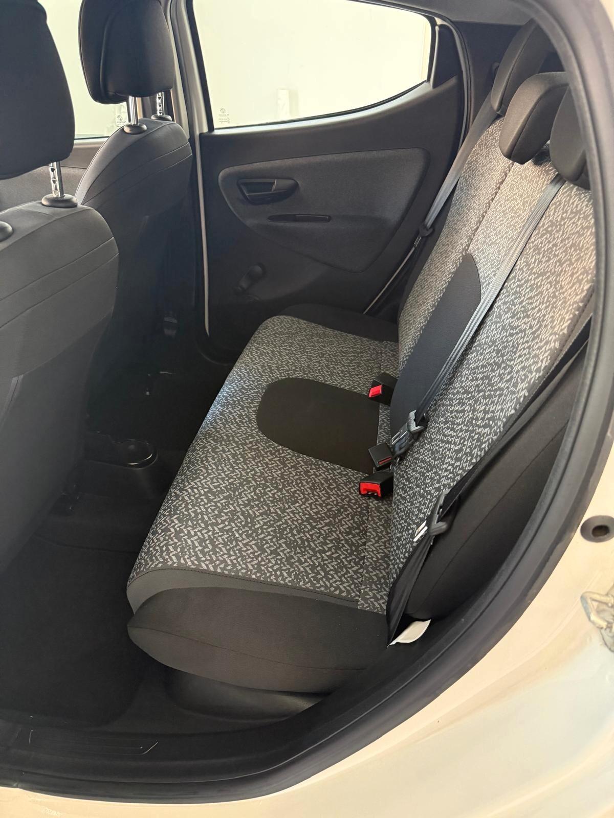 Lancia Ypsilon 1.0 FireFly 5 porte S&S Hybrid Ecochic Silver