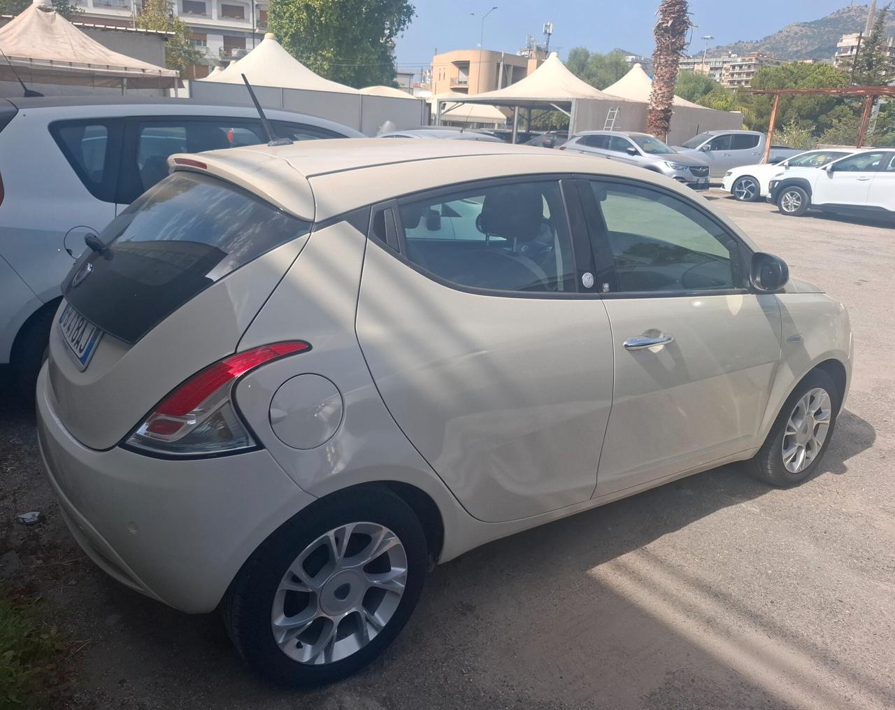 Lancia Ypsilon 1.2 69 CV 5 porte Silver 2016