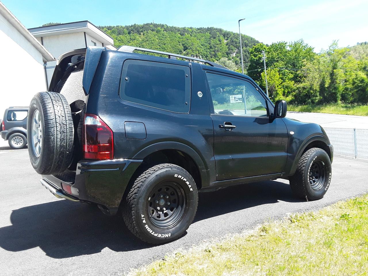 Mitsubishi Pajero 2.5 TDI 3p. Instyle