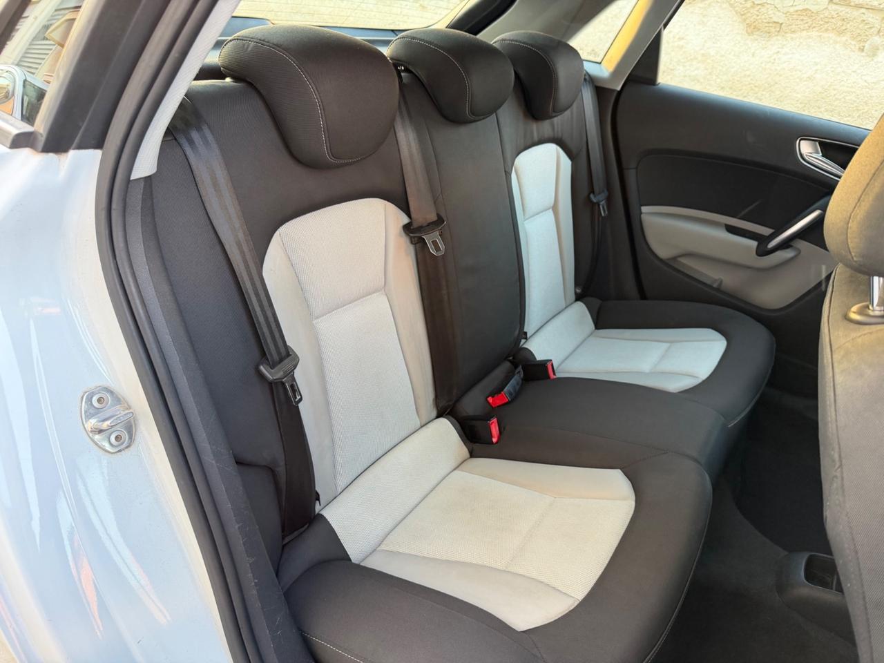 Audi a1 1.6 105cv sportback S-LINE