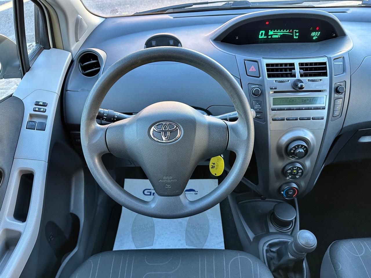 Toyota Yaris 1.0Bz 69Cv 5P - Neopatentati