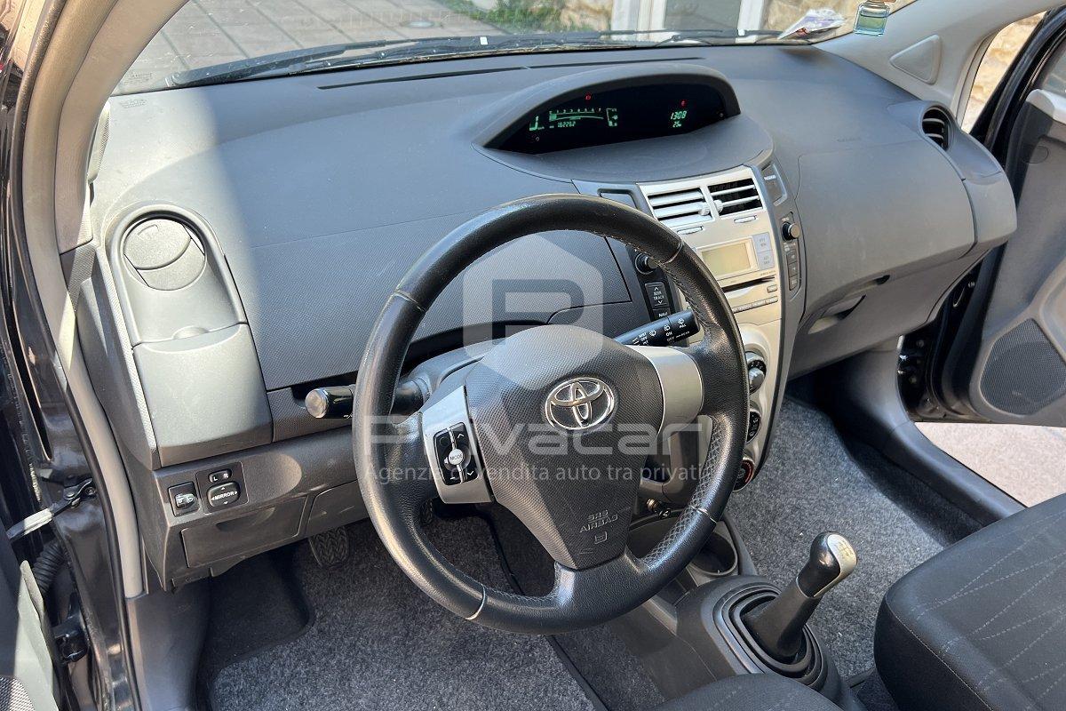 TOYOTA Yaris 1.0 5 porte Sol