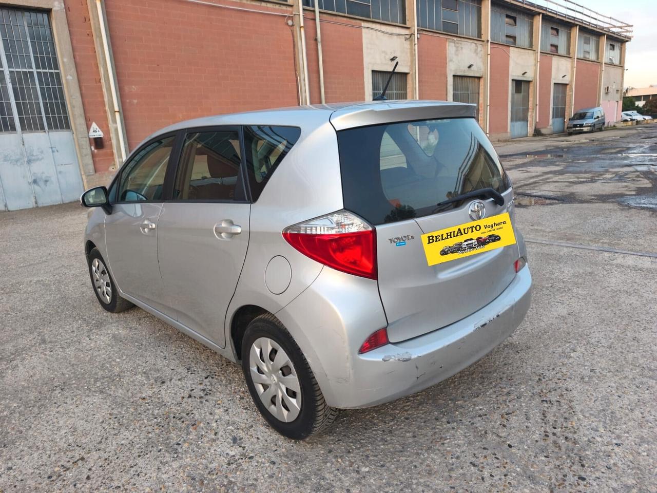 Toyota Verso-S 2011---1.3 Benzina Neopatentati