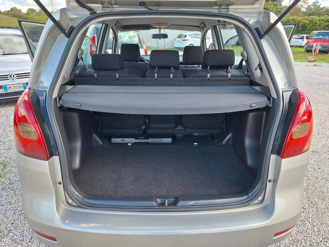Toyota Corolla Verso 2.0 tdi D-4D NEOPATENTATI FAMIGLIARE