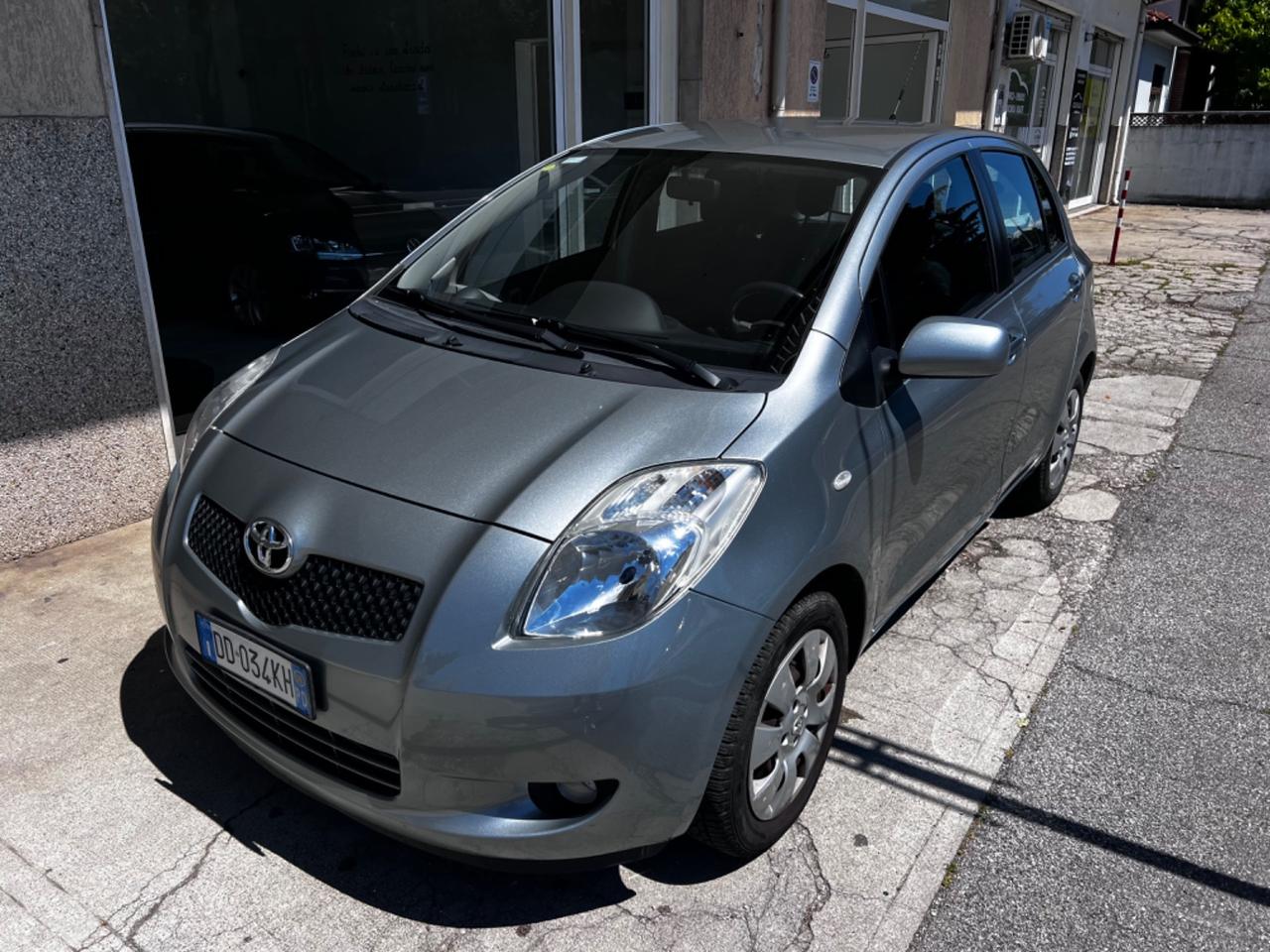 Toyota Yaris 1.0 5 porte Sol