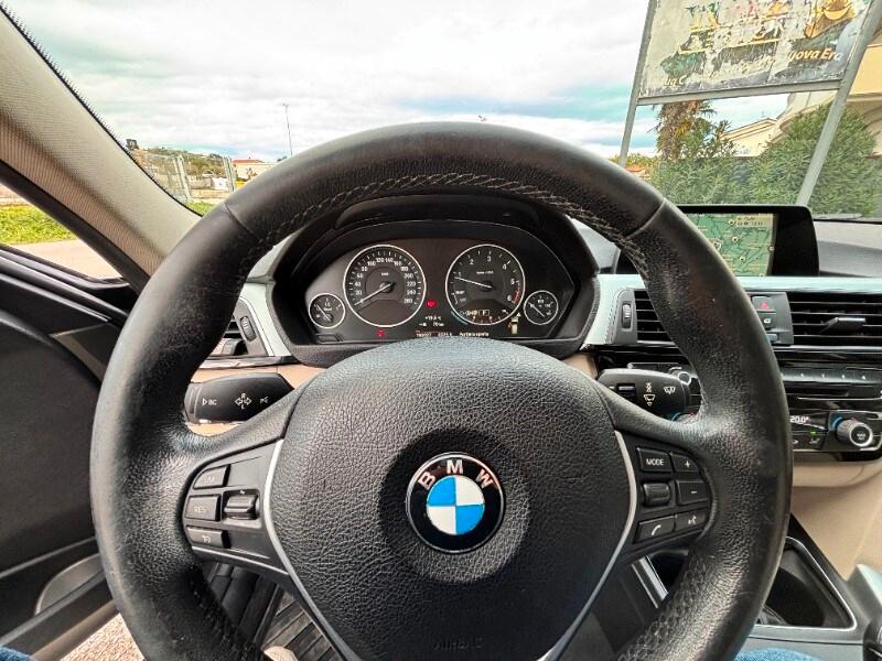 BMW Serie 3 (F30/31) 318d Touring Luxury