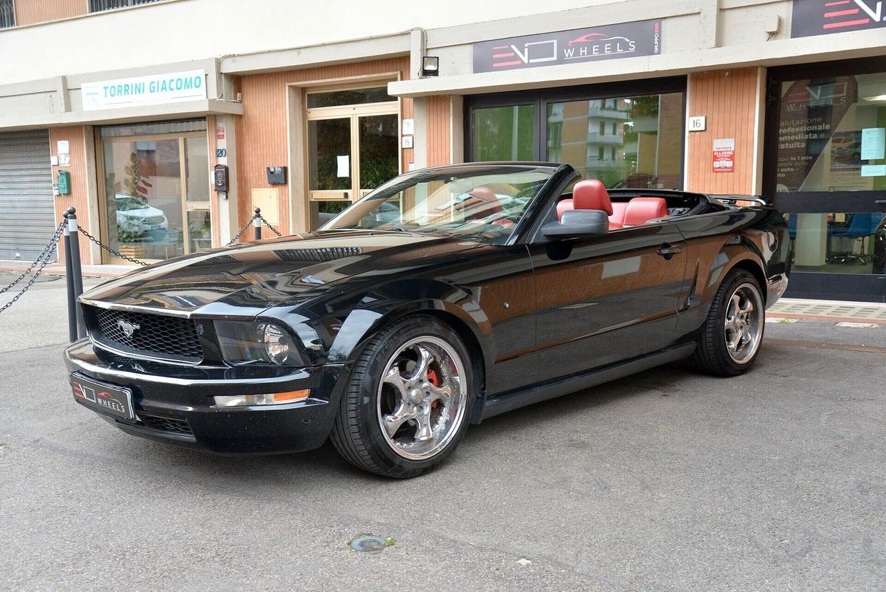 Ford Mustang 4.0 V6 cabrio a Firenze