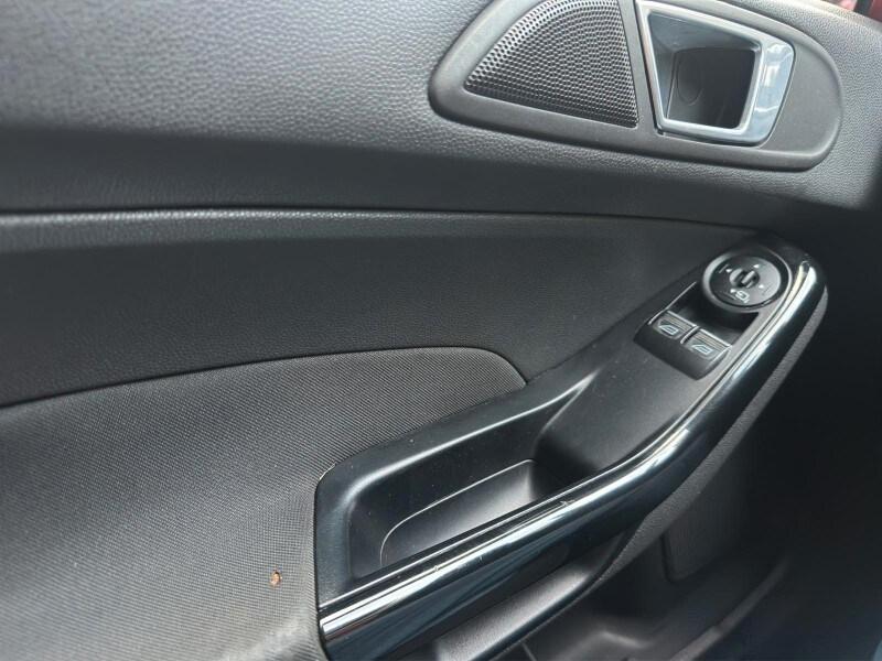 FORD Fiesta 6ª serie Fiesta 1.5 TDCi 75CV 3 po...