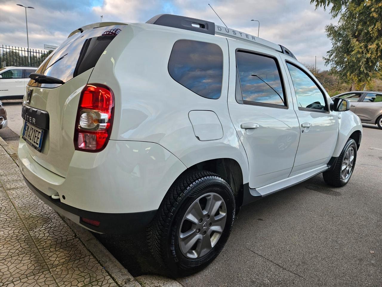 Dacia Duster 1.5 dCi 80kw 110cv FULL NAVI Retrocamera