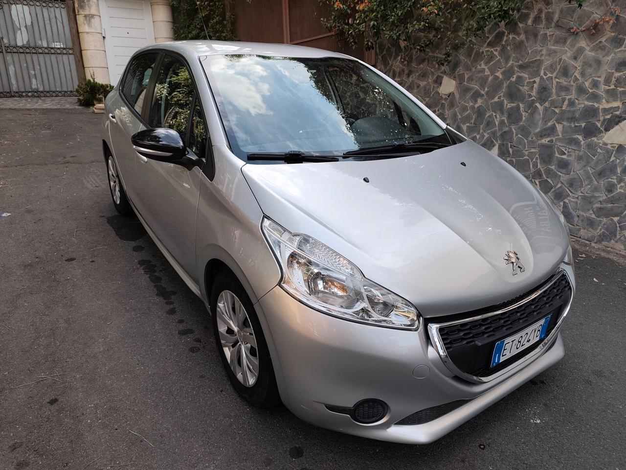 Peugeot 208 1.4 HDi 68 CV 5 porte 2014